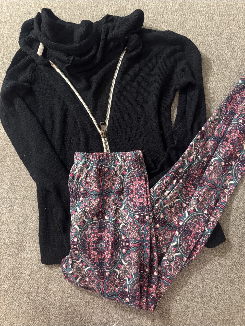 5/$15- Outfit bundle size large